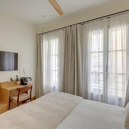 מלון Badon Boutique 4*
